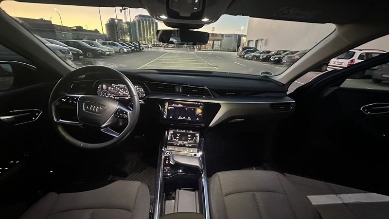 Audi e-tron • 2021 • 28,000 km 14