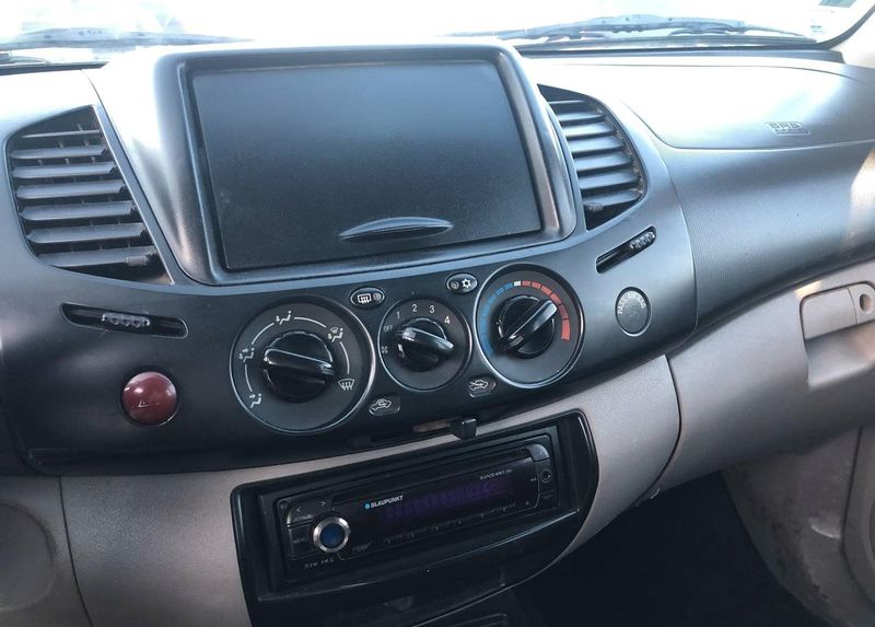 Mitsubishi L200 Pick up • 2011 • 250,000 km 2