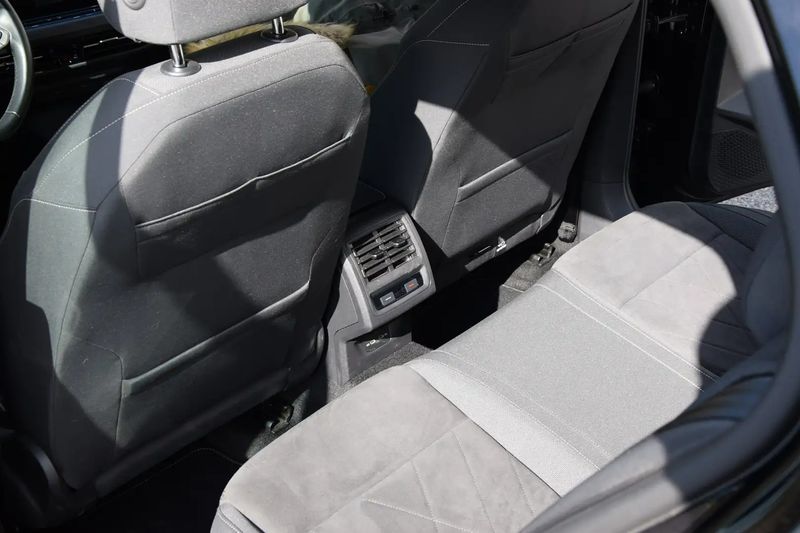 Volkswagen Golf • 2021 • 33,000 km 4