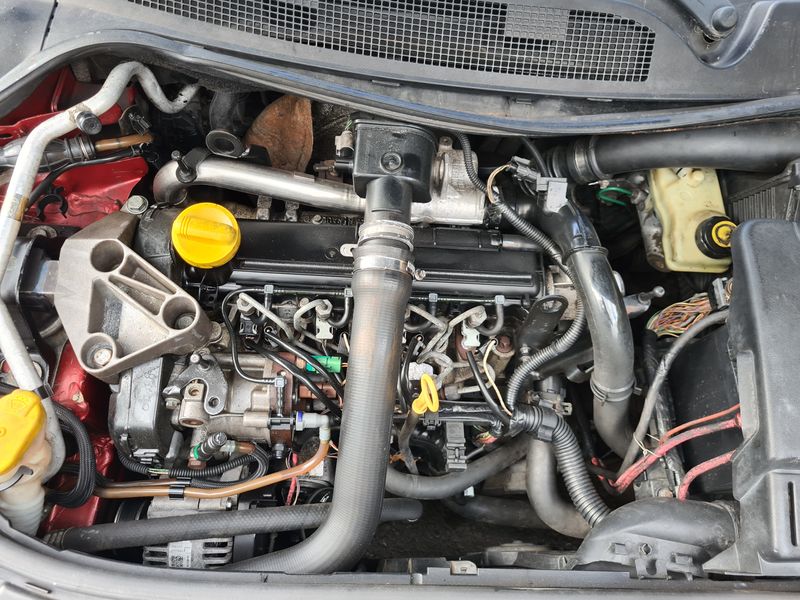 Renault Megane II • 2004 • 300,000 km 12