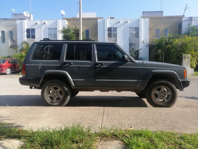 Jeep Cherokee • 2000 • 380,000 km 2