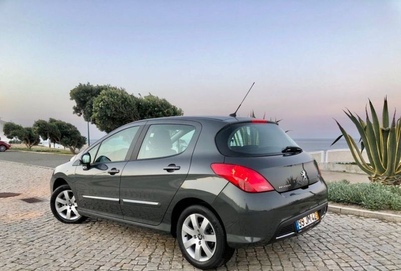 Peugeot 308 • 2010 • 183,000 km 2