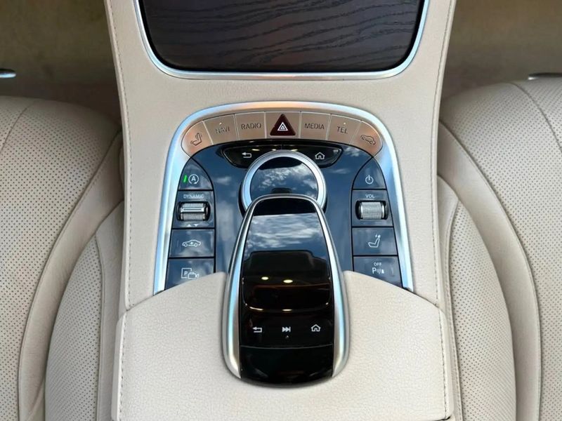 Mercedes-Benz S-Class • 2019 • 158,600 km 11