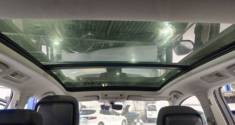 Volkswagen Touran • 2021 • 52,948 km 10