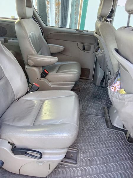 Chrysler Voyager • 2002 • 240,000 km 7