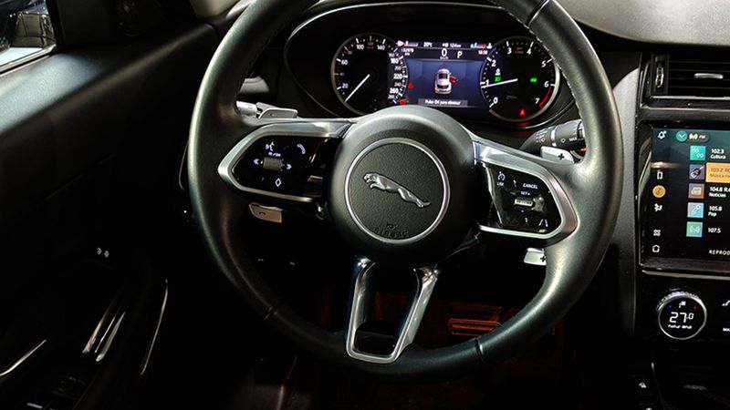 Jaguar E-PACE • 2021 • 32,978 km 17