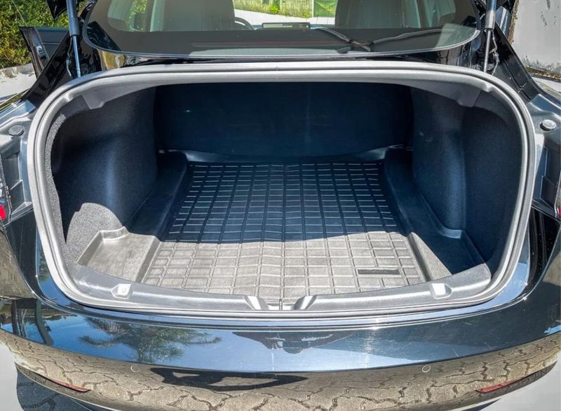 Tesla Model 3 • 2020 • 19,800 km 9