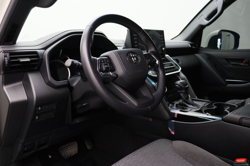 Toyota Land Cruiser • 2022 • 30,884 km 8