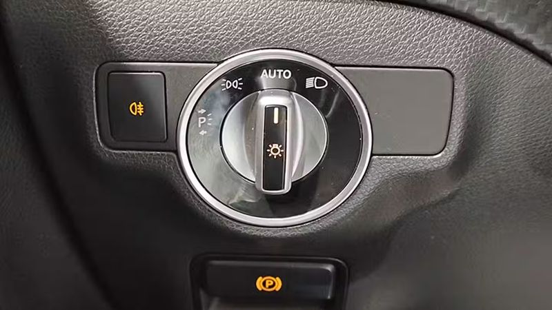 Mercedes-Benz A-Class • 2013 • 68,690 km 16