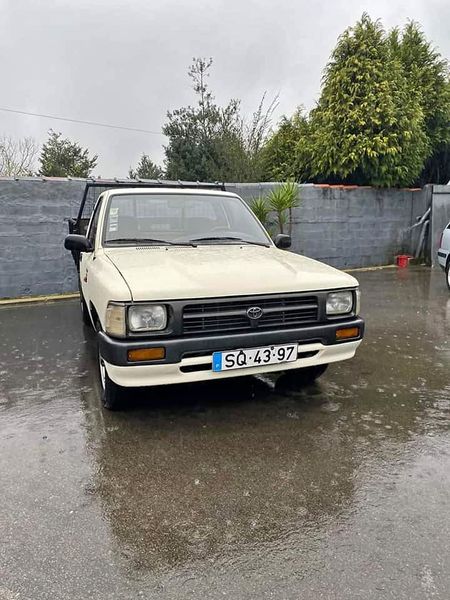 Toyota Hilux • 1984 • 267,000 km 3
