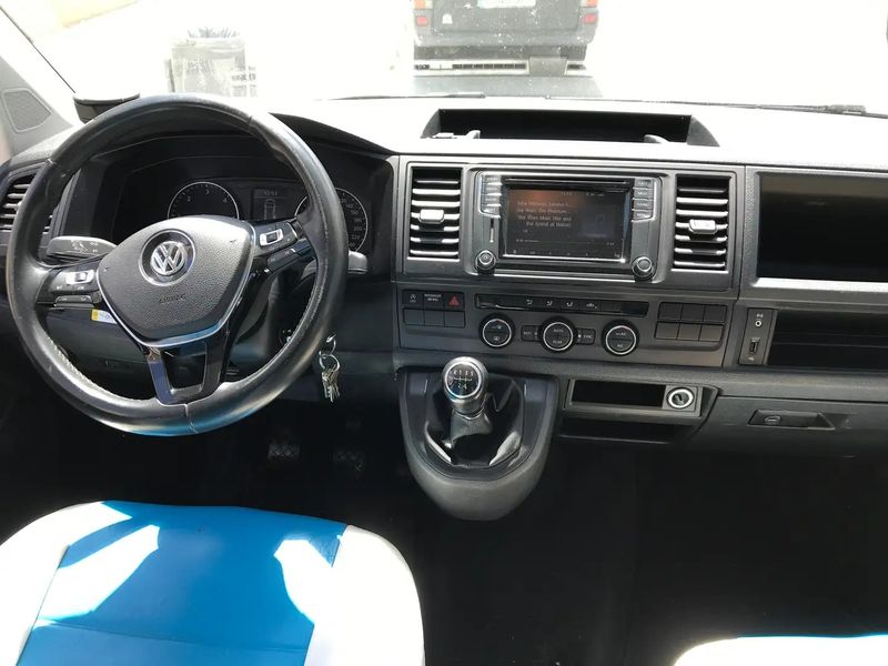 Volkswagen California • 2017 • 114,000 km 4