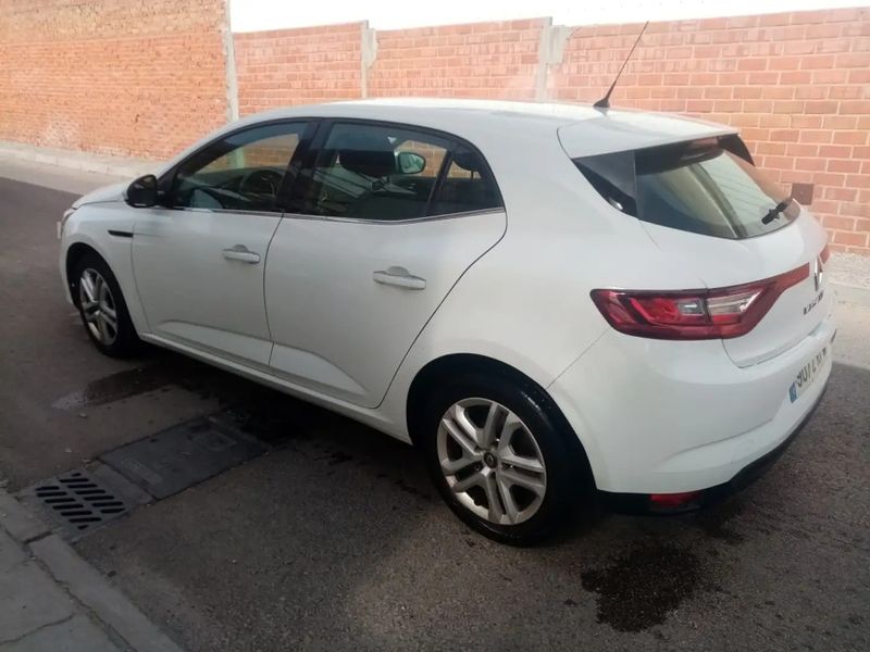 Renault Mégane • 2018 • 77,000 km 3