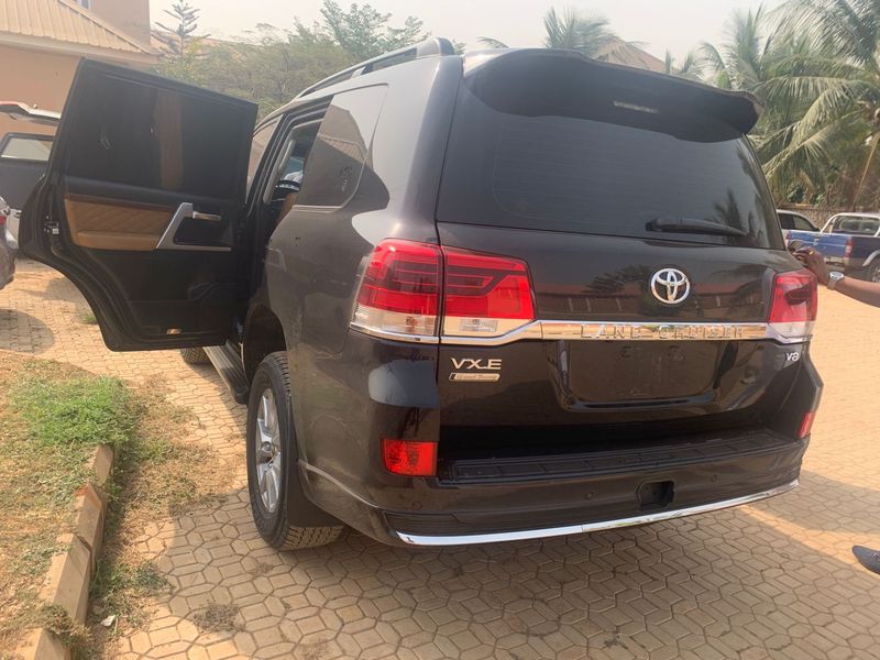 Toyota Land Cruiser • 2017 • 2 km 2