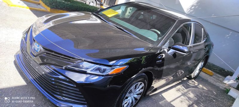Toyota Camry Hybrid • 2018 • 35,000 km 2