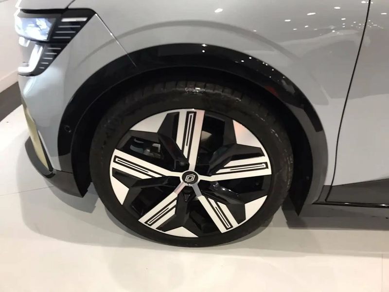 Renault Mégane • 2023 • 12,222 km 12