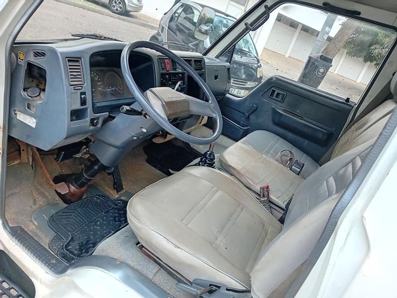 Toyota Dyna • 2000 • 240,000 km 3