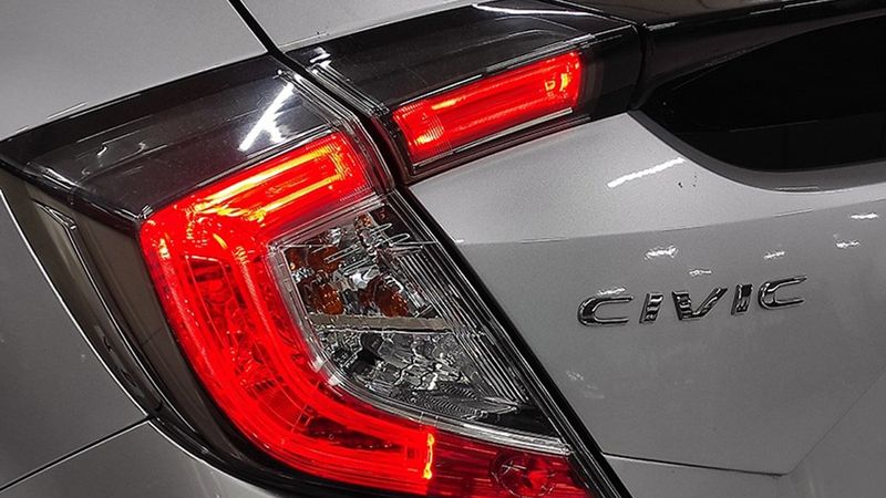 Honda Civic • 2019 • 23,523 km 9