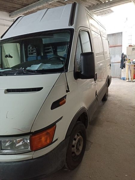 Isuzu Canter • 1999 • 164,000 km 4