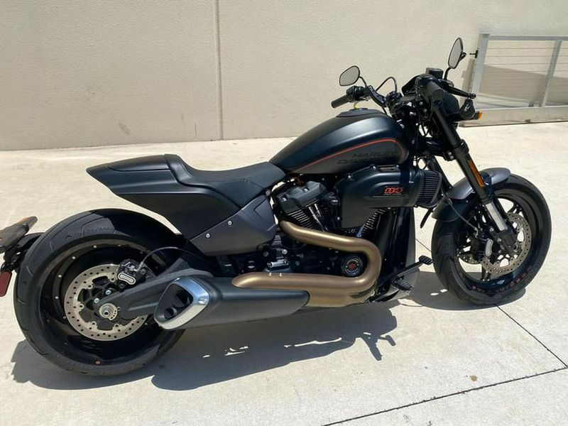 Harley Davidson custom • 2019 • 30 km 7