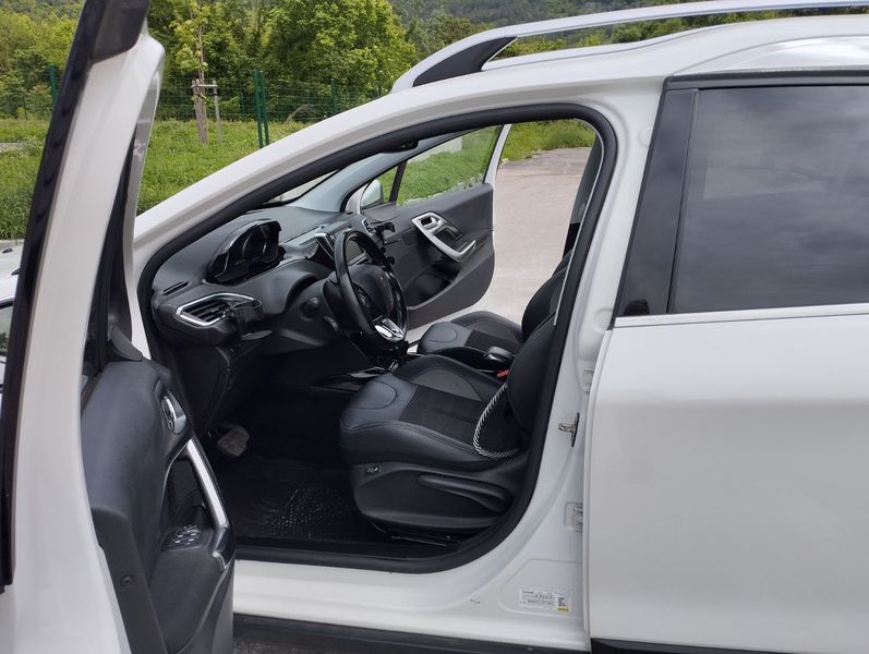 Peugeot 2008 • 2018 • 93,500 km 6