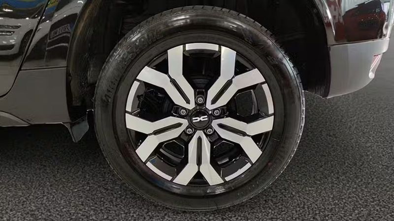 Dacia Duster • 2023 • 9,387 km 13