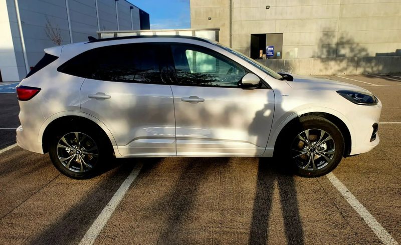 Ford Kuga • 2022 • 25,000 km 2