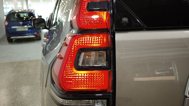 Toyota Land Cruiser • 2022 • 21,400 km 25