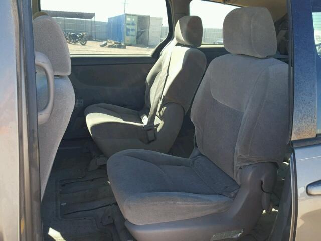 Toyota Corolla • 2005 • 42,323 km 3