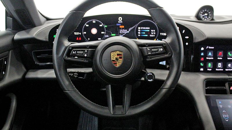 Porsche Taycan • 2021 • 15,200 km 18