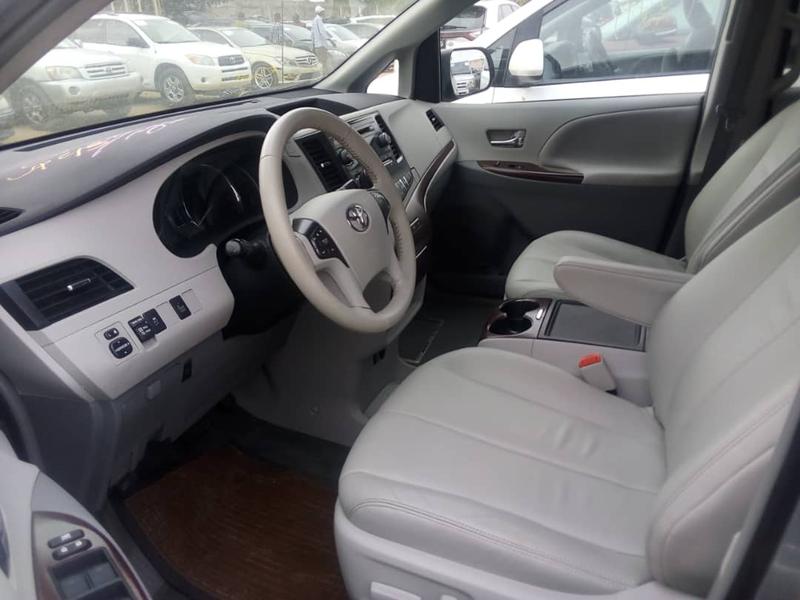 Toyota Sienna • 2012 • 21,000 km 6