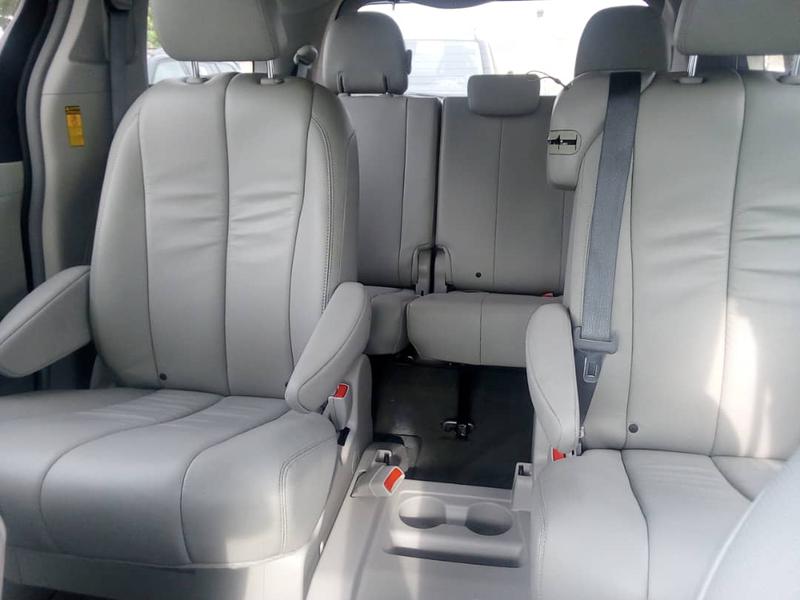 Toyota Sienna • 2012 • 21,000 km 3