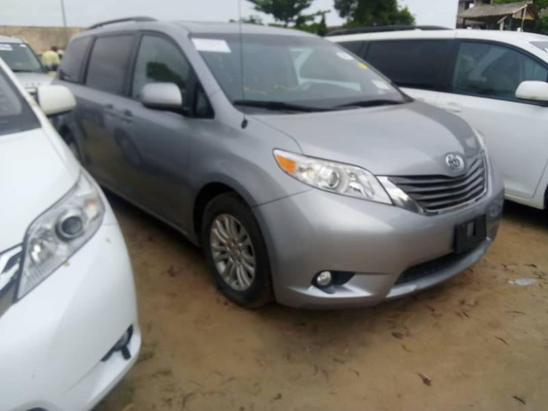 Toyota Sienna • 2012 • 21,000 km 5