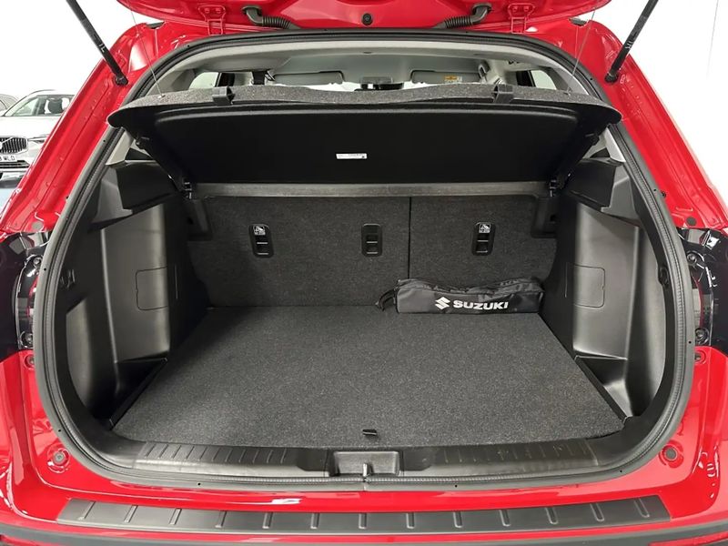 Suzuki Vitara • 2022 • 19,300 km 9