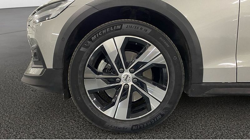 Volvo V60 • 2021 • 40,725 km 15