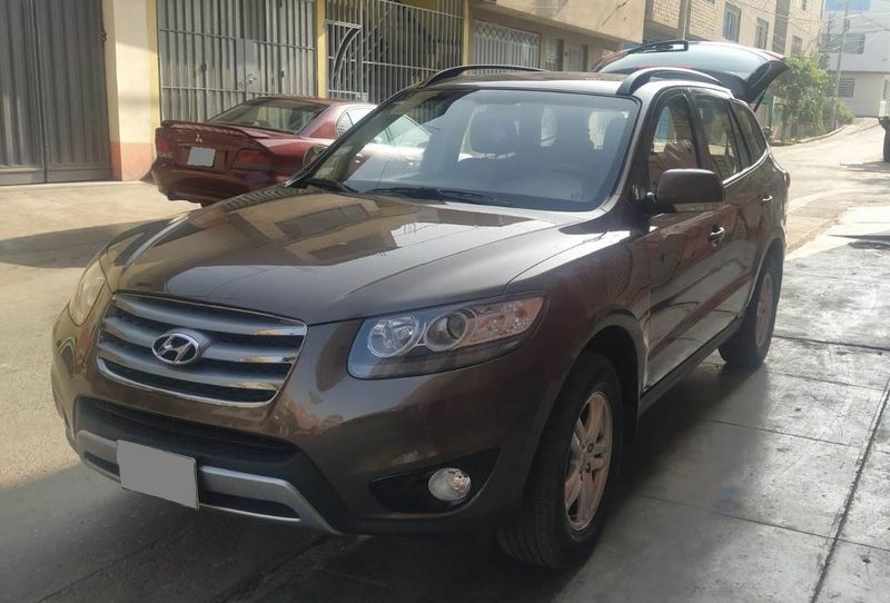 Hyundai Santa Fe • 2012 • 140,000 km 2