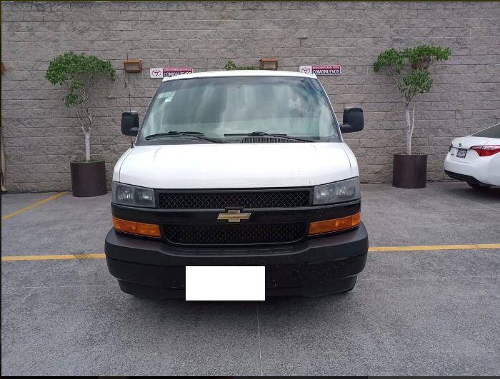 Chevrolet Express • 2019 • 80,000 km 3