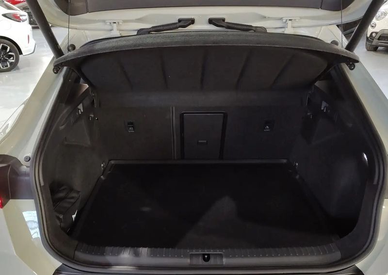 Seat Leon • 2022 • 71,558 km 11