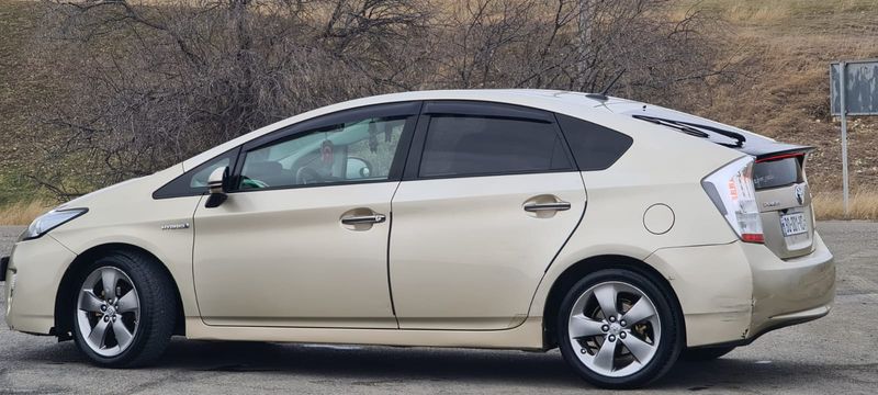 Toyota Prius • 2010 • 245,000 km 9