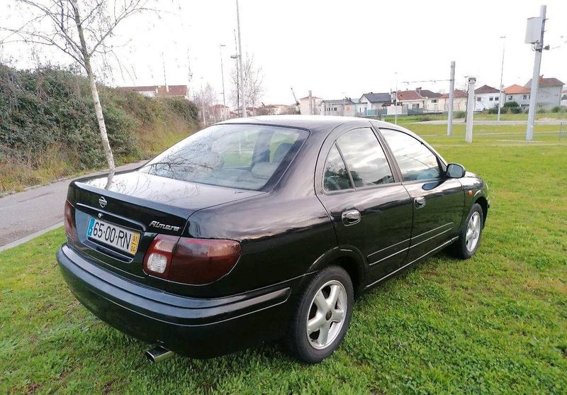 Nissan Almera • 2001 • 180,000 km 3