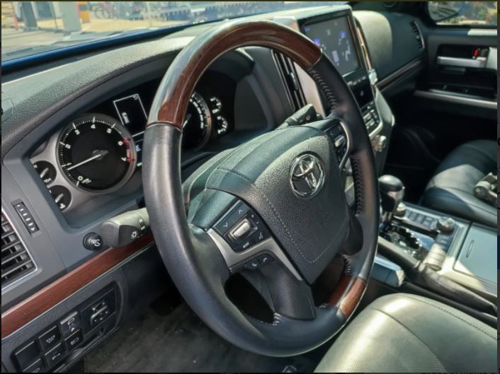 Toyota Land Cruiser • 2019 • 75,000 km 6