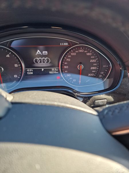 Audi A8 • 2013 • 192,400 km 9