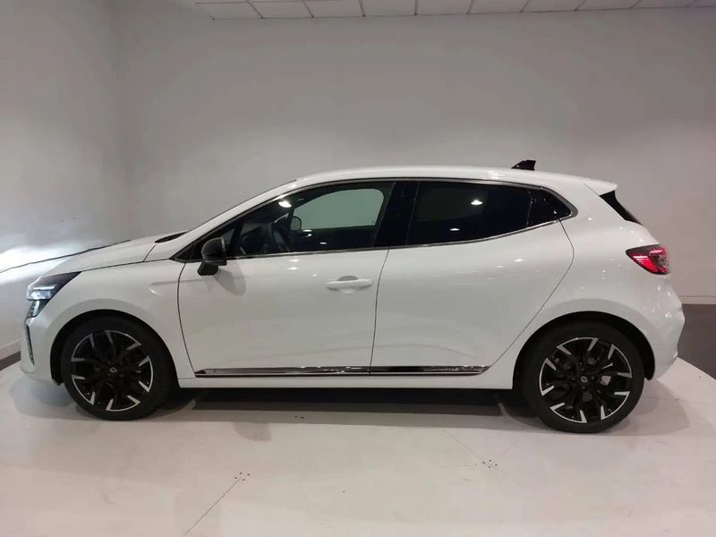 Renault Clio • 2024 • 11,000 km 11