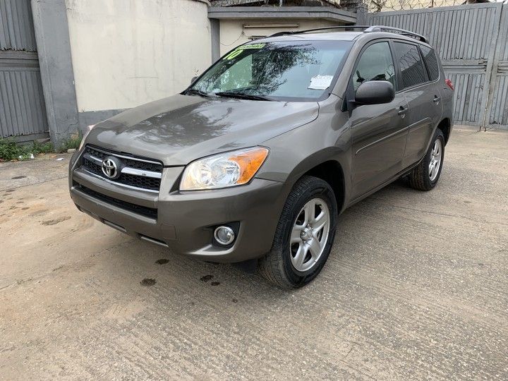 Toyota RAV4 • 2011 • 32 km 3