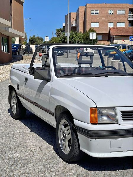 Opel Corsa • 1988 • 123,000 km 2