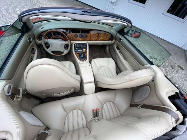 Jaguar XKR Convertible • 1998 • 122,174 km 13