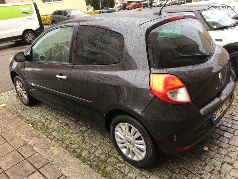 Renault Clio • 2010 • 2,010 km 3