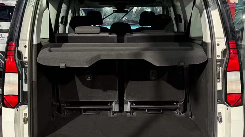 Volkswagen Caddy • 2023 • 59,552 km 14