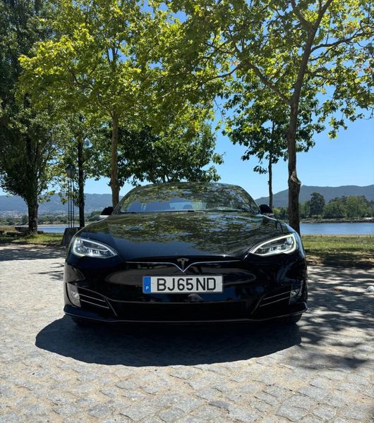 Tesla Model S • 2018 • 134,000 km 2