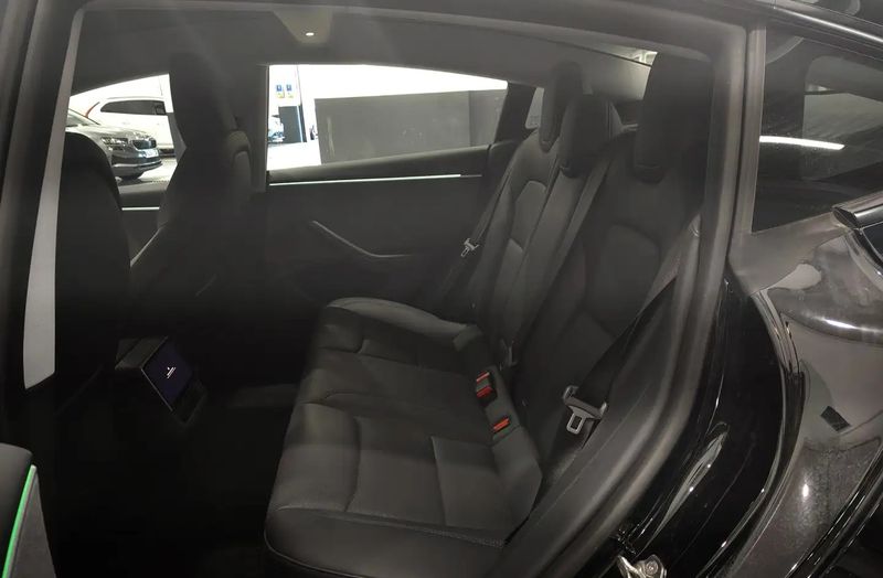 Tesla Model 3 • 2024 • 26,061 km 6