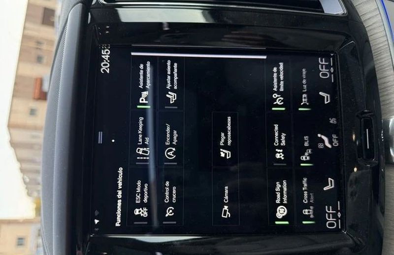 Volvo XC60 • 2020 • 74,000 km 2